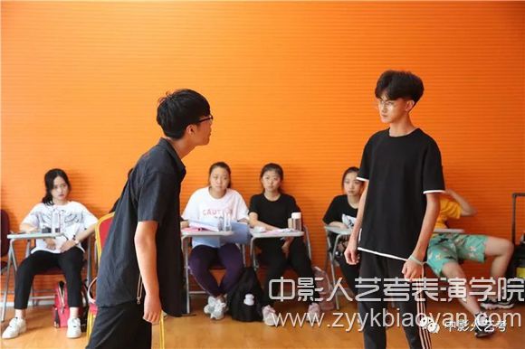 需要從哪些方面判斷自己適不適合學表演