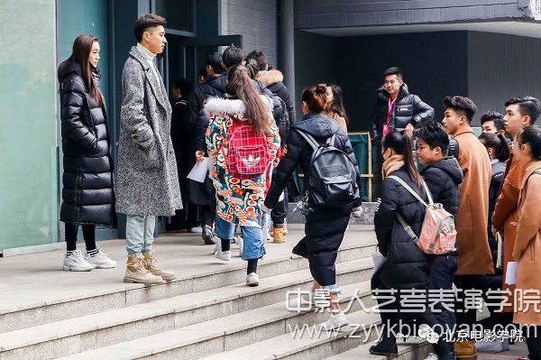 北影表演專業準備進入后考場.jpg