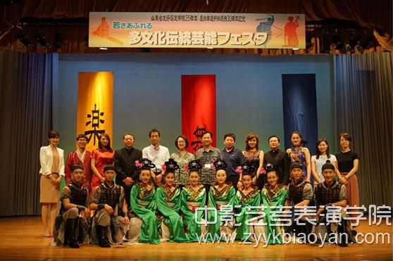 山藝師生演出團赴日參加中日韓文化藝術節活動合影留念.jpg